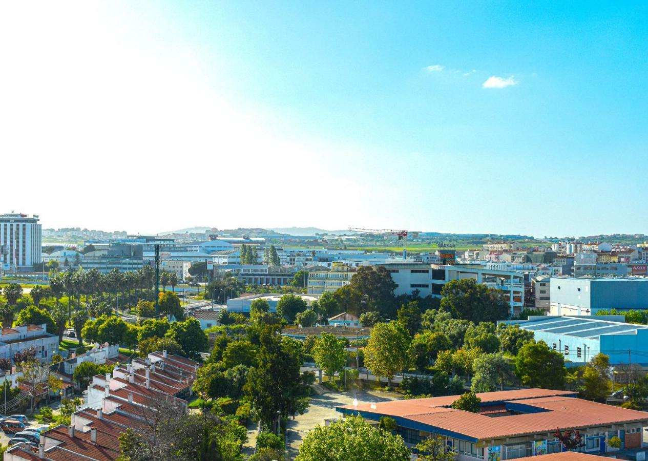 Sky View 3br + Near Airport + Free Parking * Lisbon